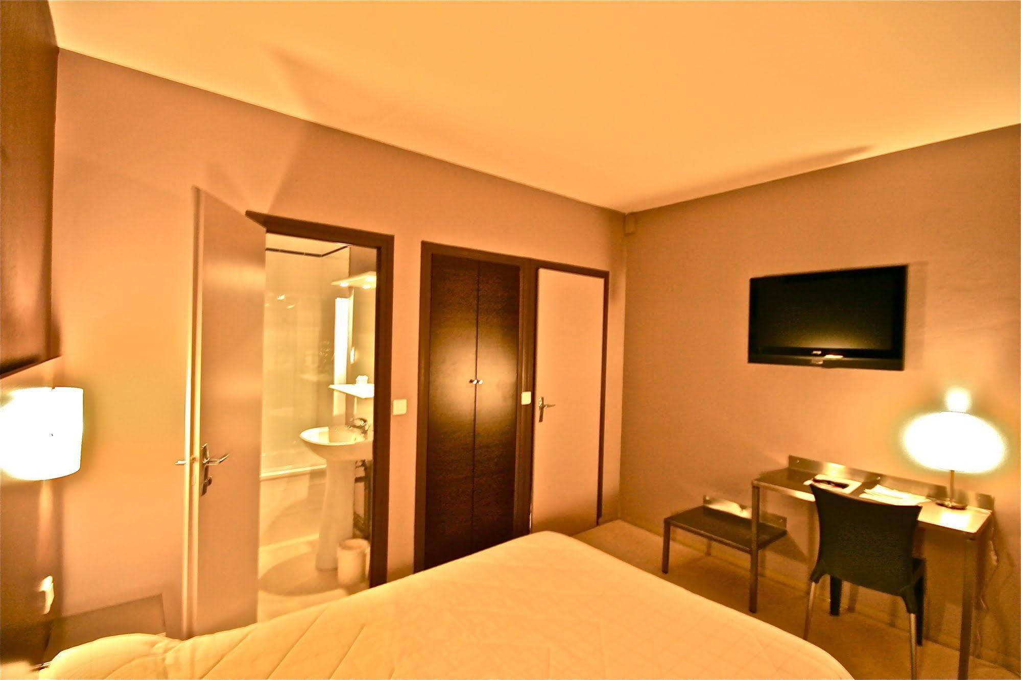 Pierre-Bénite Hotel De L'Europe מראה חיצוני תמונה